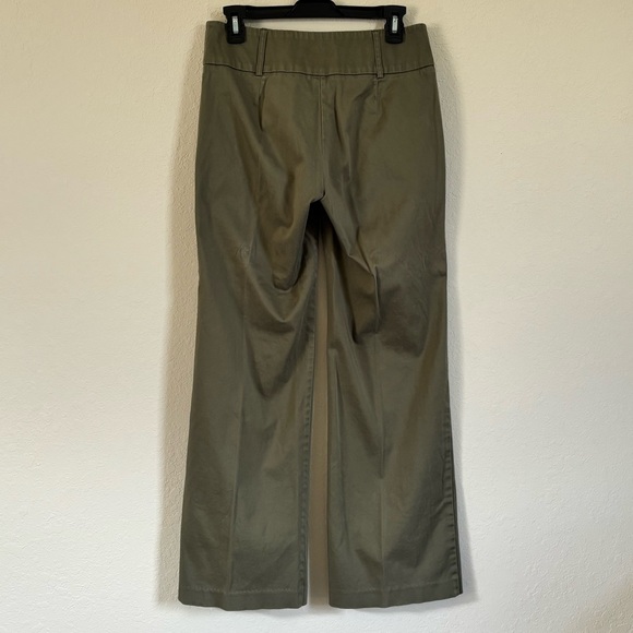 Women’s New York & Company Green Pants. Size 4 - Picture 3 of 6